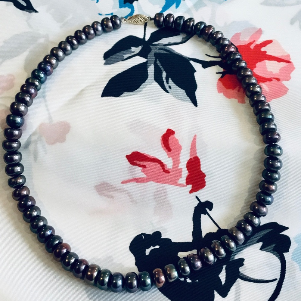 BLACK FRESHWATER PEARL NECKLACE